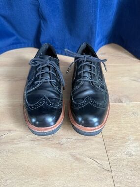 Clarks Black Leather Wingtip Lace-Up Flats